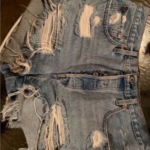 Distressed Light Blue Women's Denim Shorts Levi’s 501 women’s size 31